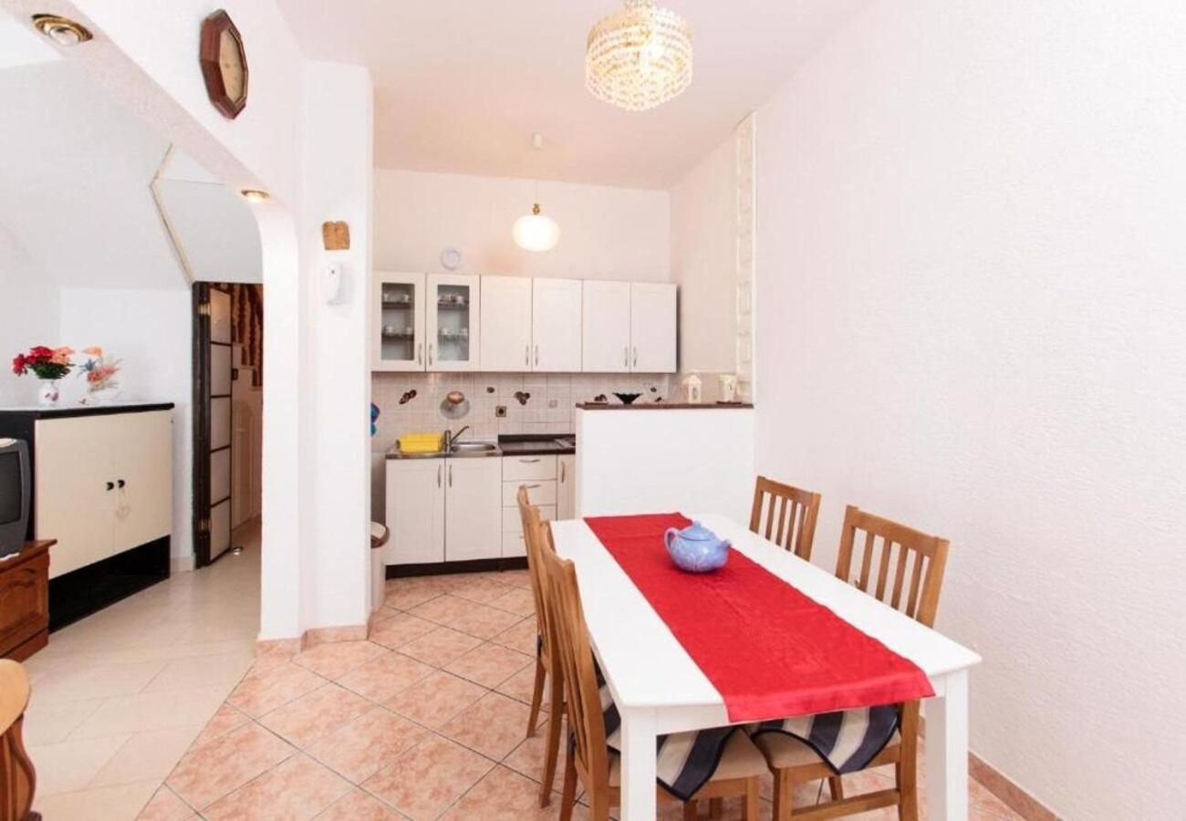 بودْسْتغانا Apartment Knez 1 - 50 M From Beach المظهر الخارجي الصورة