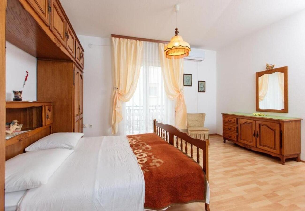 بودْسْتغانا Apartment Knez 1 - 50 M From Beach المظهر الخارجي الصورة