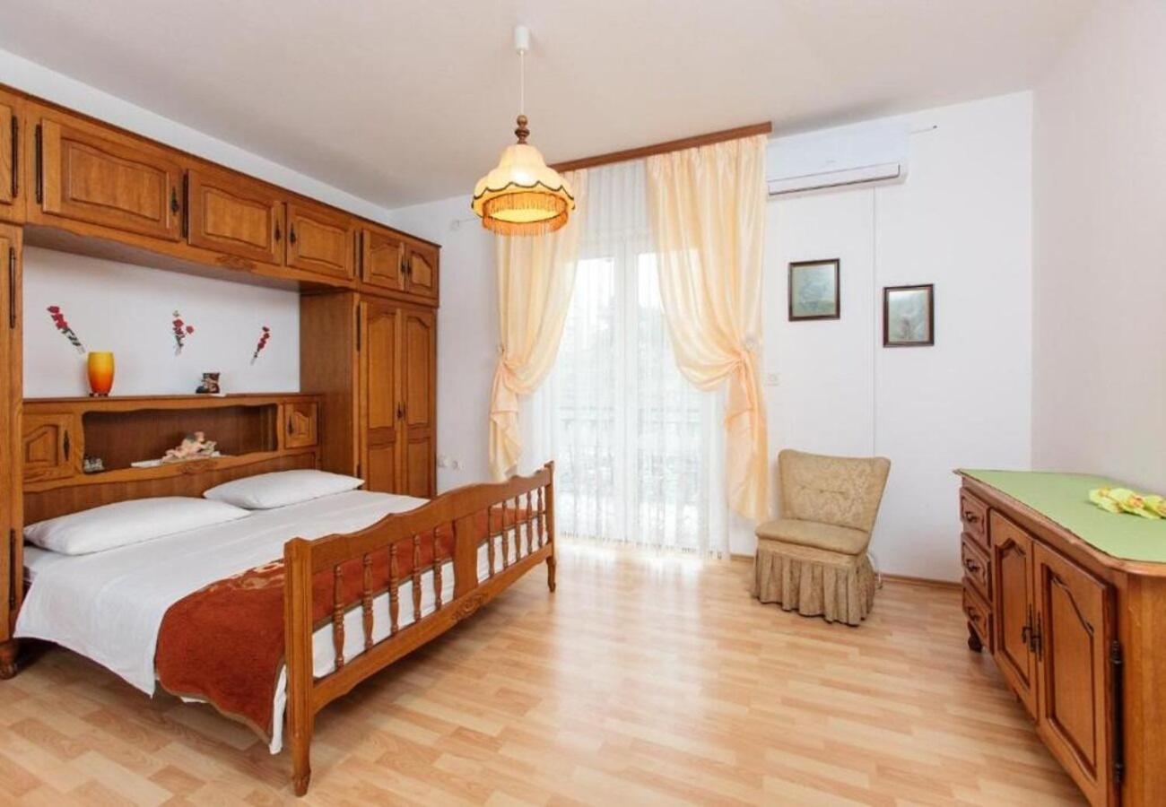 بودْسْتغانا Apartment Knez 1 - 50 M From Beach المظهر الخارجي الصورة