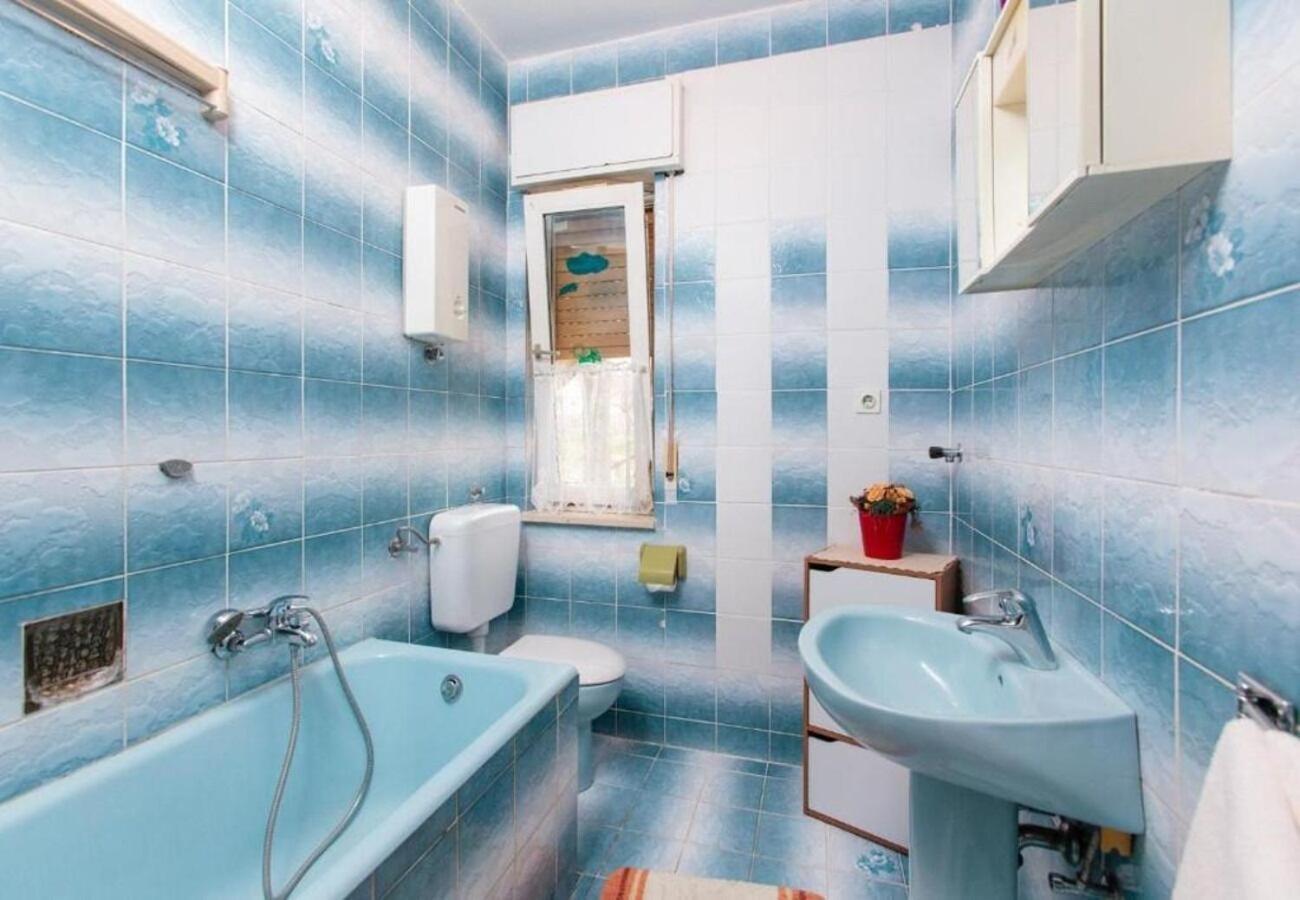 بودْسْتغانا Apartment Knez 1 - 50 M From Beach المظهر الخارجي الصورة