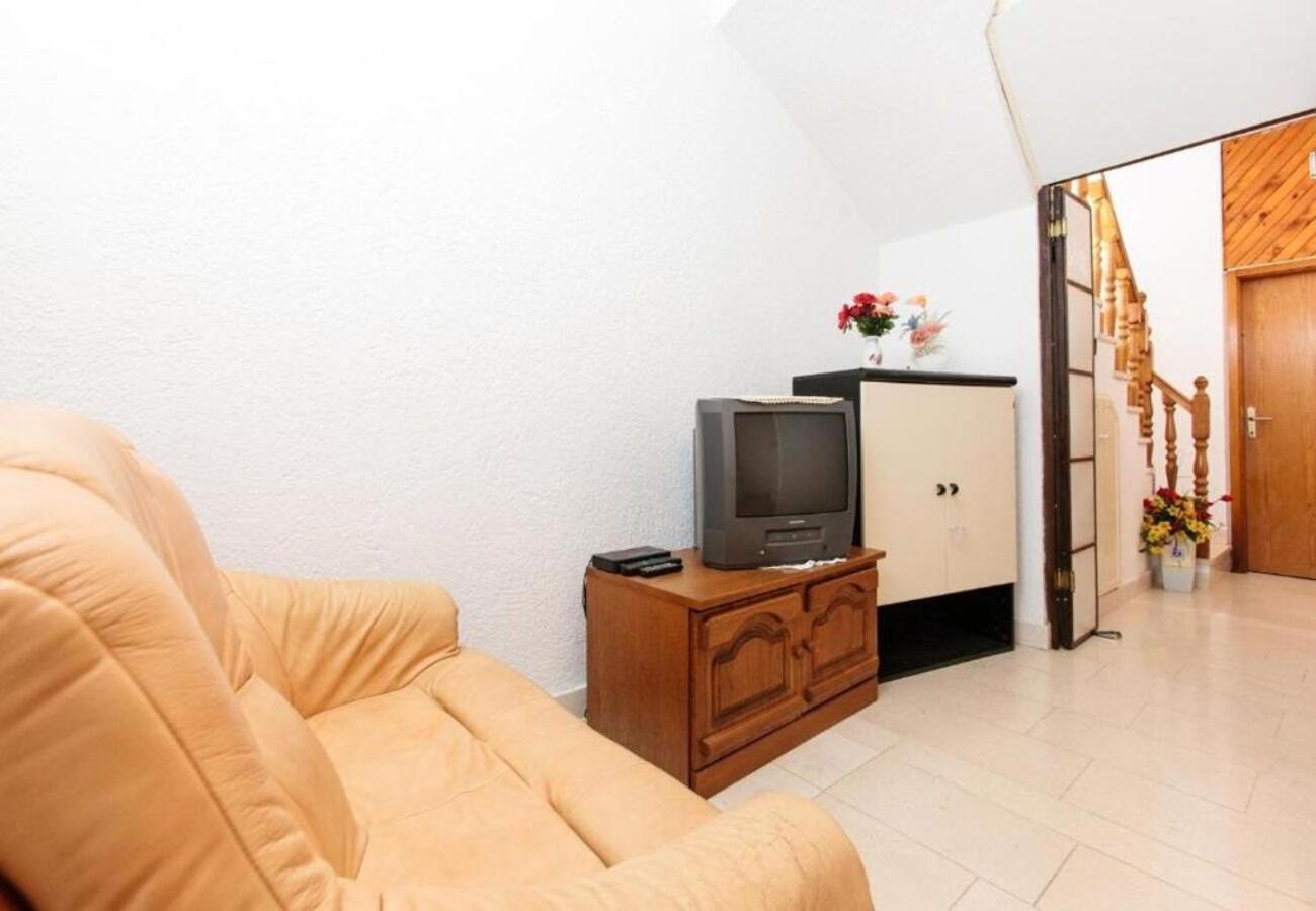 بودْسْتغانا Apartment Knez 1 - 50 M From Beach المظهر الخارجي الصورة
