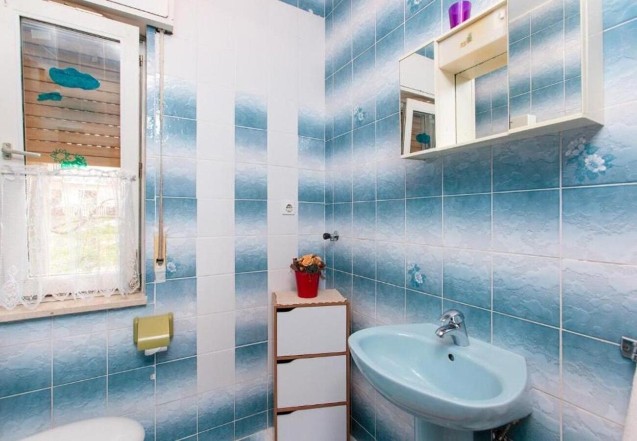بودْسْتغانا Apartment Knez 1 - 50 M From Beach المظهر الخارجي الصورة